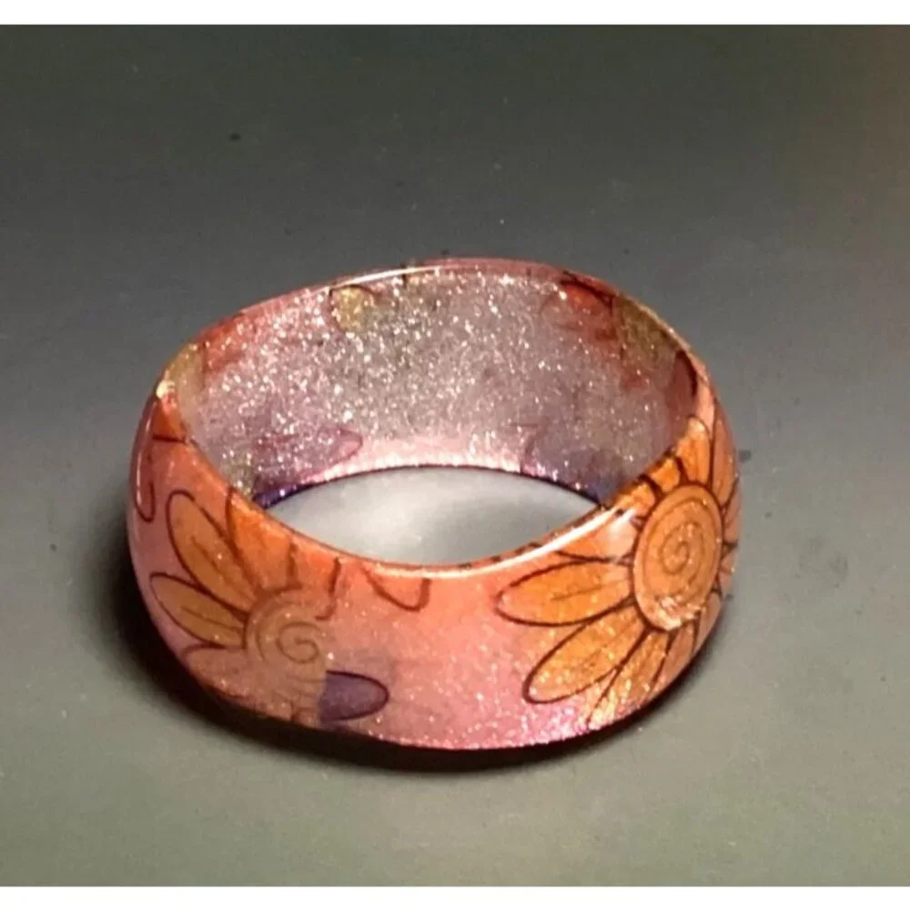 Vintage Chunky Pink Asymmetrical Lucite Bangle Bracelet Flowers Bee Glitter Y2K - Picture 5 of 6